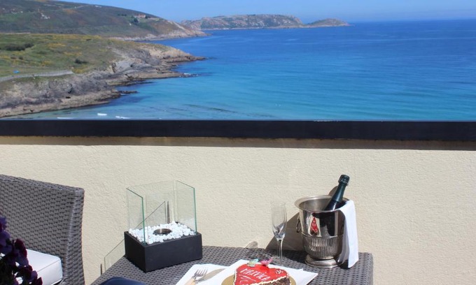 Malpica de Bergantinos Apartment | Oceanfront Apartment Malpica with Hot Tub & 10/10 Review