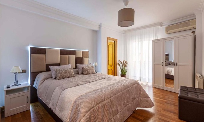 Granada City Center Apartment | Child-Friendly 4-Star Stay at Apartamento Mariana Pineda