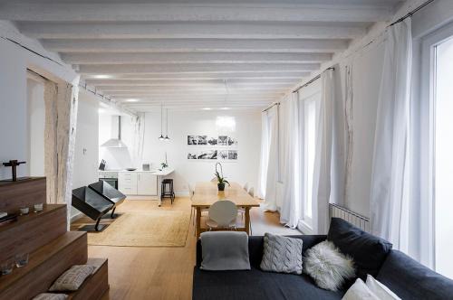 Casco Viejo Apartment | Stylish Apartment in the Heart of Bilbao - 4 Star Rated