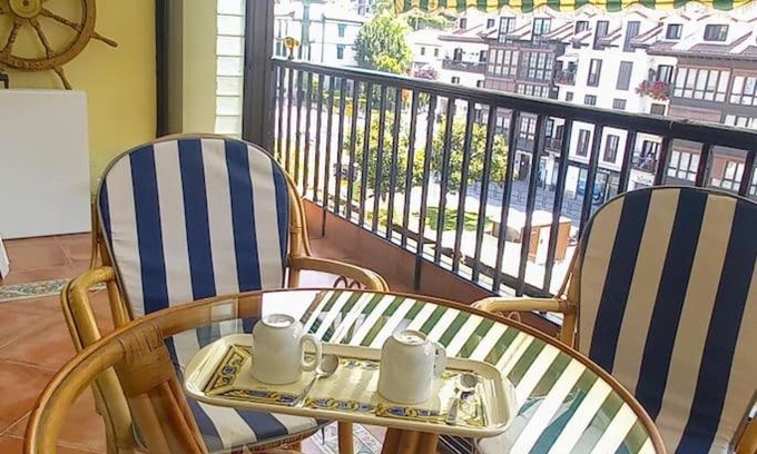 La Marina Apartment | Relaxing Oceanfront Stay at Apartamento Miramar, Rated 9.4