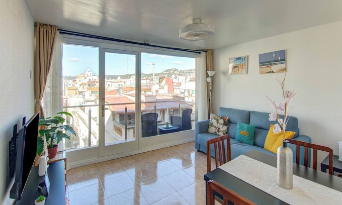 Lloret Town Center Apartment | Oceanfront Getaway at Apartamento Mirta with Spa and Hot Tub