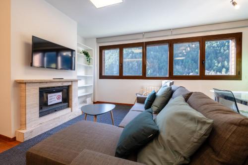 Arinsal Apartment | Modern Apartment Pic Negre with Scenic Views & Pet-Friendly