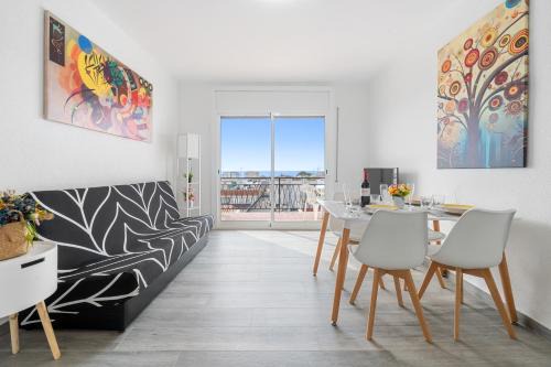 Torredembarra Apartment | Modern and Sunlit Apartment Near Family-Friendly Attractions