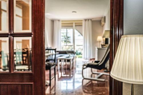 La Corza Apartment | Child-Friendly 4-Star New Folch Sevilla Apartment Awaits