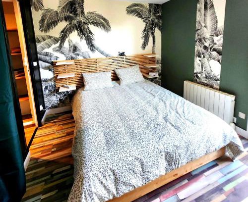 Noyon Apartment | Explore the Historic Noyon Apartment for Family Getaways
