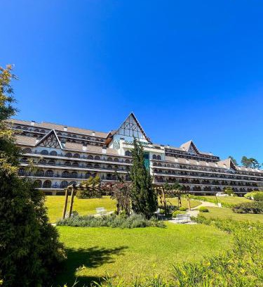 Vila Poran Apartment | Comfortable Stay at Quatre Saisons with Breakfast & Wi-Fi