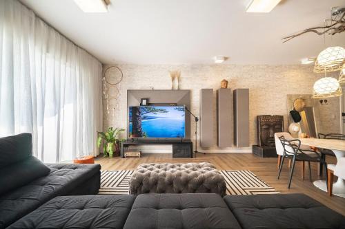Santinho Apartment | Ocean View Oasis Apartment with Pool and Family Amenities