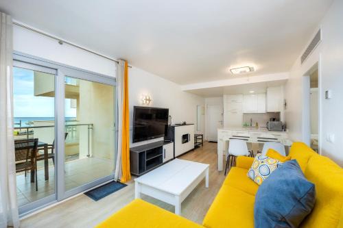 Sant Llorenc des Cardassar Apartment | Oceanfront Apartment Olga: 4-Star Stay with Top Amenities