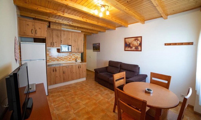 Alcala del Jucar Apartment | Pet-Friendly Apartamento Olmeda with Pool & High Ratings