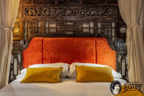 Moscardo Apartment | Stylish Suite Opium Den by Justine Apartments in Madrid