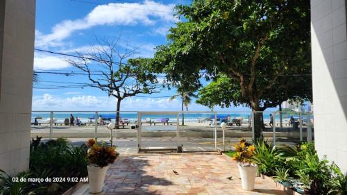 Pitangueiras Apartment | Beachfront Apartment with 3 Bedrooms and Ocean Views