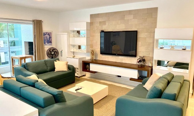 Riviera de Sao Lourenco Apartment | Beachfront Apartment with Pool and Ocean View - 4 Stars