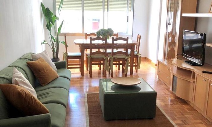 Padron Hostel | Pet-Friendly Apartment in Padrón's Vibrant Center