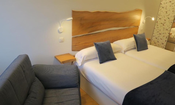 Ezcaray Apartment | Pet-Friendly Palacio Azcárate: Highly Rated & Family-Oriented
