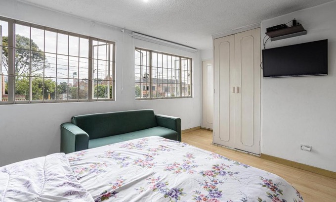 Suba Apartment | Cozy Accommodation for 2 in Niza - Child Friendly Stay