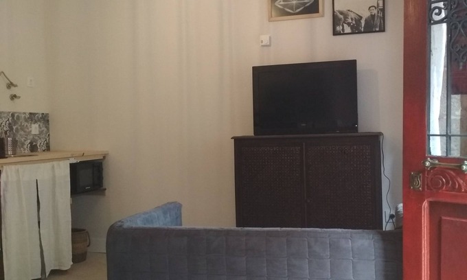 Carrejo Apartment | Cozy Apartment for Three in Charming Historic Village