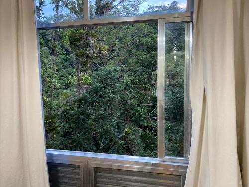 Duques Apartment | Budget-Friendly Getaway at Apartamento Petrópolis with Pool