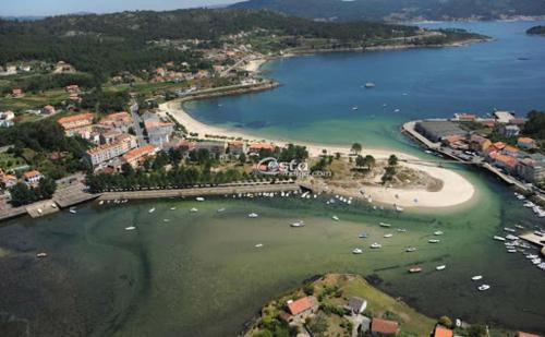 Uhia Apartment | Oceanfront Escape at Apartamento PLAYA ESTEIRO - 9/10 Rated