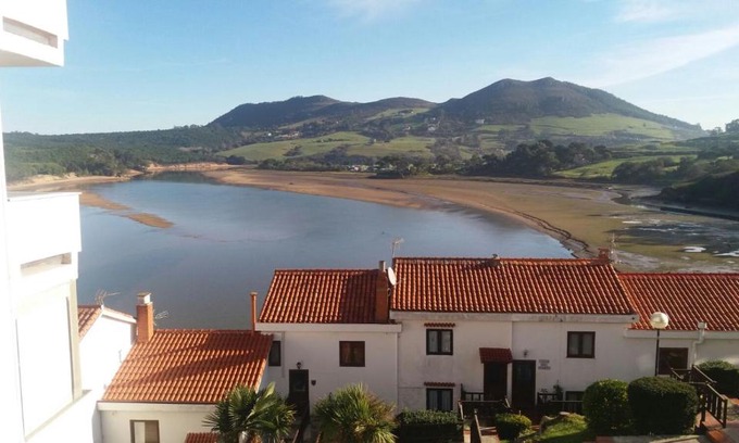 Mogro Apartment | Family-Friendly Apartamento Playa Usil with Ocean Views