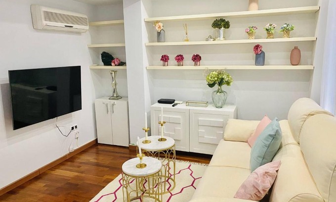 Zaragoza Old Town Apartment | Discover Apartment Plaza España: Family-Friendly & Spa Retreat