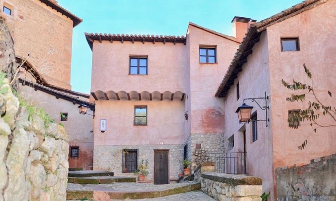 Albarracin Apartment | Stylish Apartment Portal del Agua: Pet-Friendly Retreat