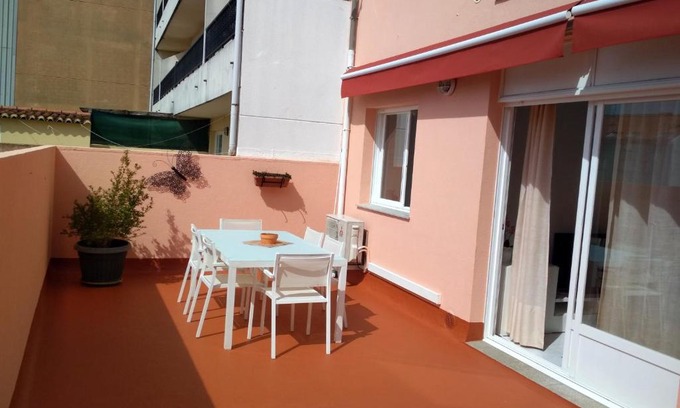 Portosin Apartment | Oceanfront Portosín Apartment with Pet-Friendly Amenities