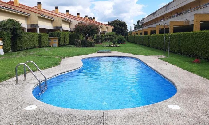Portosin Apartment | Beachside Portosin Apartment with Pool and Ocean Views