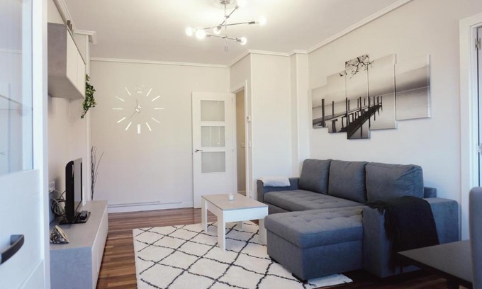 Mundaka Apartment | Outstanding Oceanfront Stay at Apartamento Portutxu