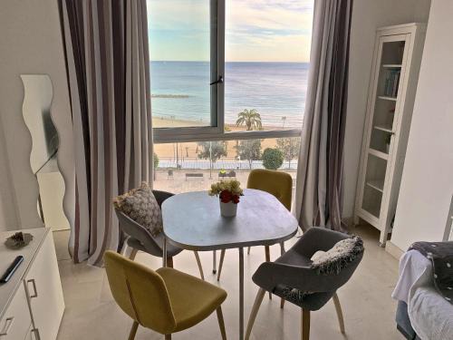 Raval Roig Apartment | Child-Friendly Apartment Postiguet - Budget Retreat Awaits