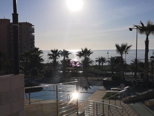 Els Arenals del Sol Apartment | Oceanfront Getaway at Apartamento Postman - 4-Star Escape
