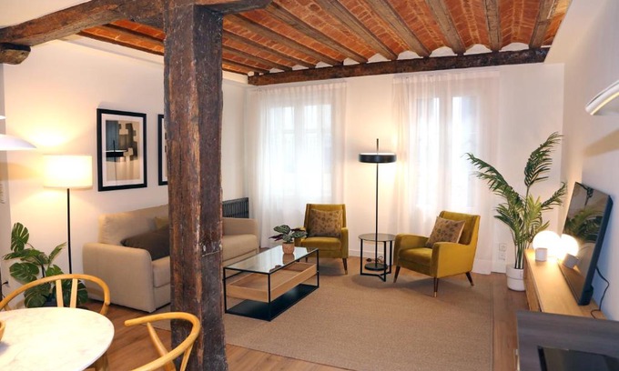 Bilbao Old Town Apartment | Premium Apartment in Historic Casco Viejo, Bilbao