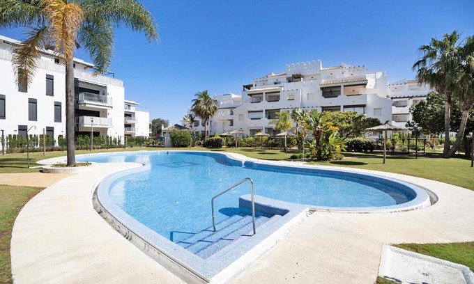Rota Apartment | Scenic Punta Candor Apartment with Oceanfront Pool Access