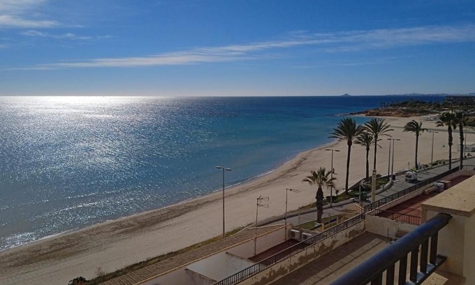 Mil Palmeras Apartment | Pet-Friendly Oceanfront Apartamento Quesada - Rated 9/10