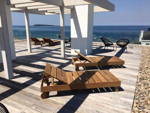 Punta del Este Apartment | Oceanfront Retreat: Apartamento Rambla 24 with Pool