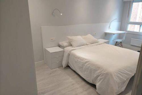 Barakaldo Apartment | Newly Renovated Apartment in Barakaldo with Pool Access
