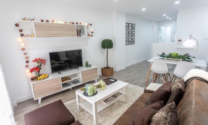 Camino de Ronda Apartment | Comfortable Apartment in the Heart of Granada for Families