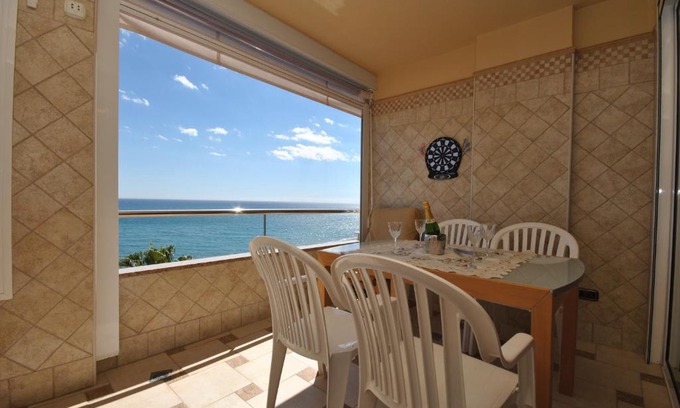 Torremolinos Apartment | Beachfront Roca Bajondillo - Guest Rated 9.8/10