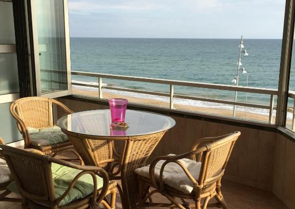 Calafell Apartment | Oceanfront Comfort at Apartamento Rosendo - 4 Star Rated