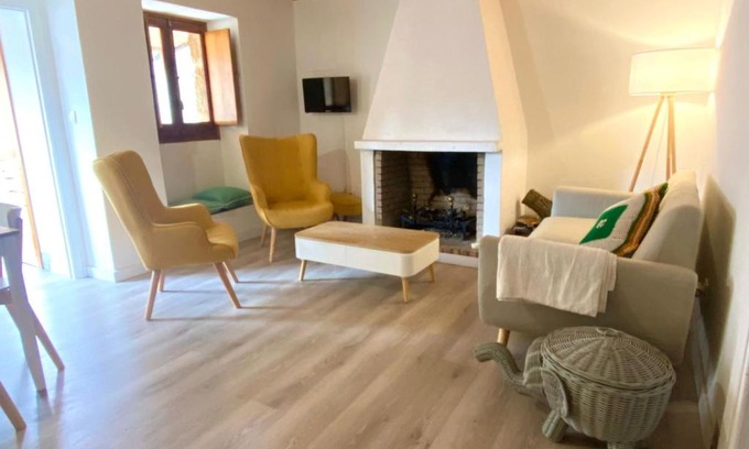 Baltar Apartment | Child-Friendly Escape at Apartamento Rural Meaus - 9.5/10