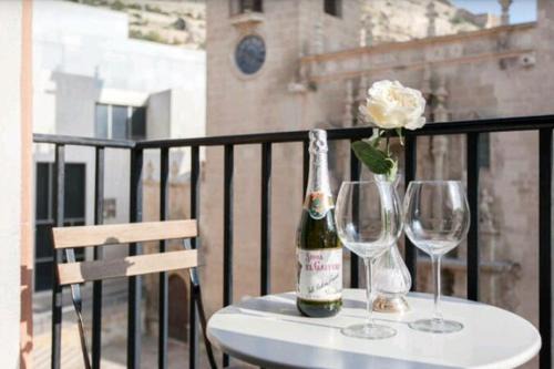 Alicante City Centre Apartment | Elegant Oceanfront Stay at Apartamento Santa - Rated 9.3/10