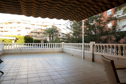 Santa Pola Apartment | Relax at Apartamento Puerto Santa Pola with Pool Access
