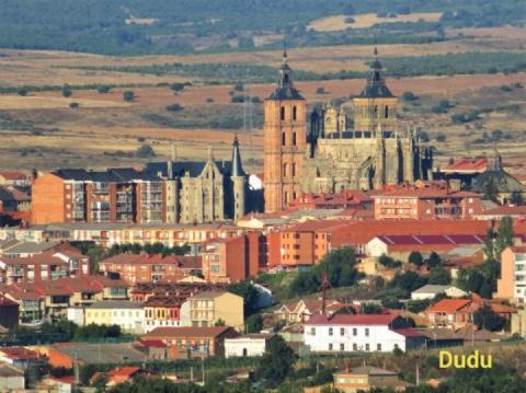 Astorga Apartment | Charming Apartments in Astorga: Family-Friendly Retreat