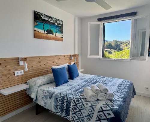 Arenal d'en Castell Apartment | Oceanfront Retreat: Apartamento Sol Isla Arenal de'n Castell