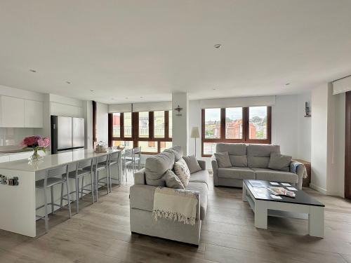 Somo Apartment | Discover El Ventanal de Somo: Family-Friendly & Parking