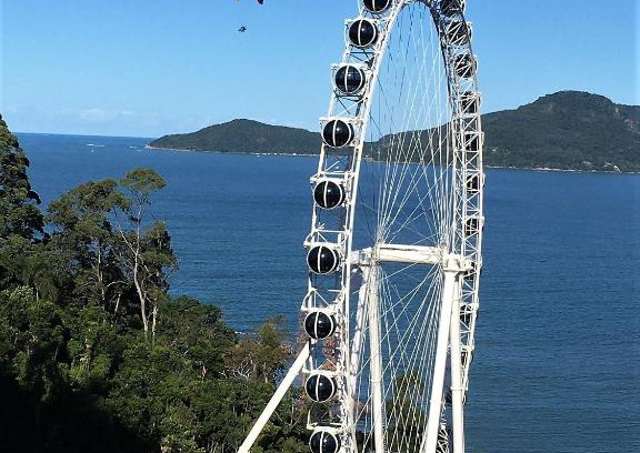 Pioneiros Apartment | Superior Apartment with BIG Wheel View & Oceanfront Pool