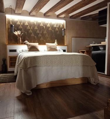 Logrono Historic Centre Apartment | Cozy Suite for Two with Exceptional 9.6/10 Guest Rating