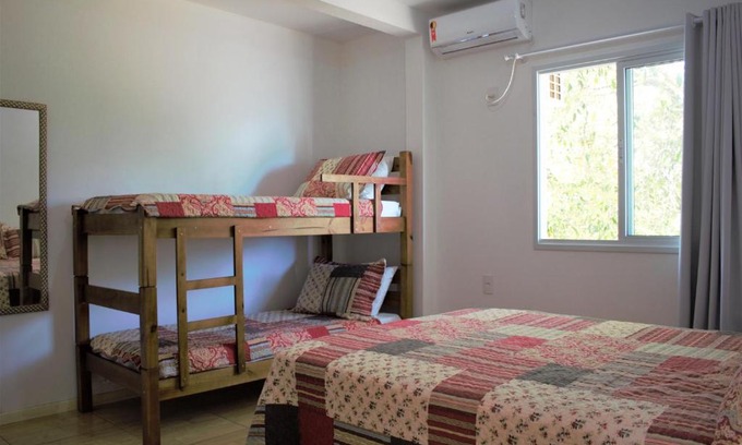 Ponta do Papagaio Apartment | Beachside Retreat: Apartamento Sunset, Steps from the Sea