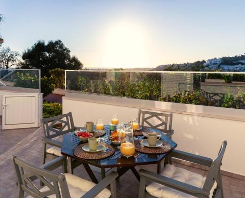 Patio Apartment | Oceanfront Escape: Apartamento Sunset on the Sea