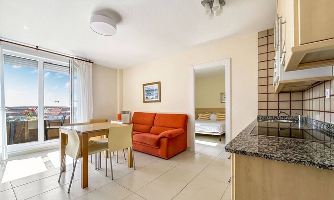 Isla Apartment | Relaxing Superior Apartment with Terrace and Pool Access