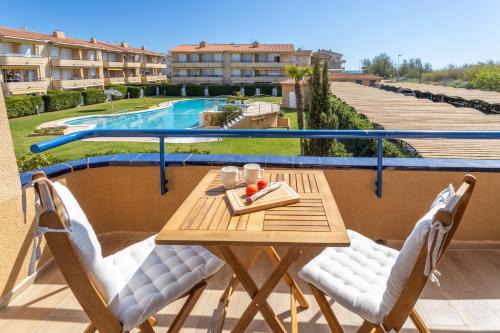 Els Griells Apartment | Pet-Friendly Apartamento Tamarindos 500 with Pool Access